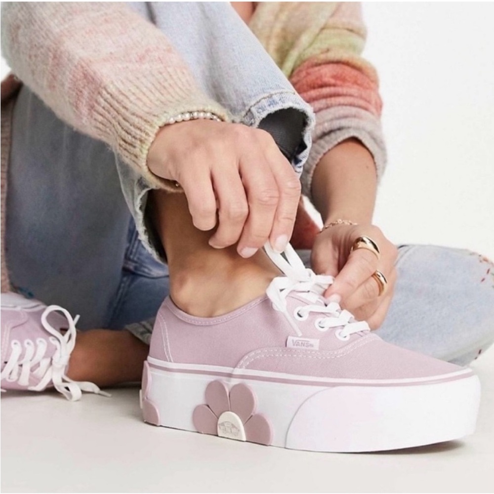 NWOB Vans floral platform sneaker